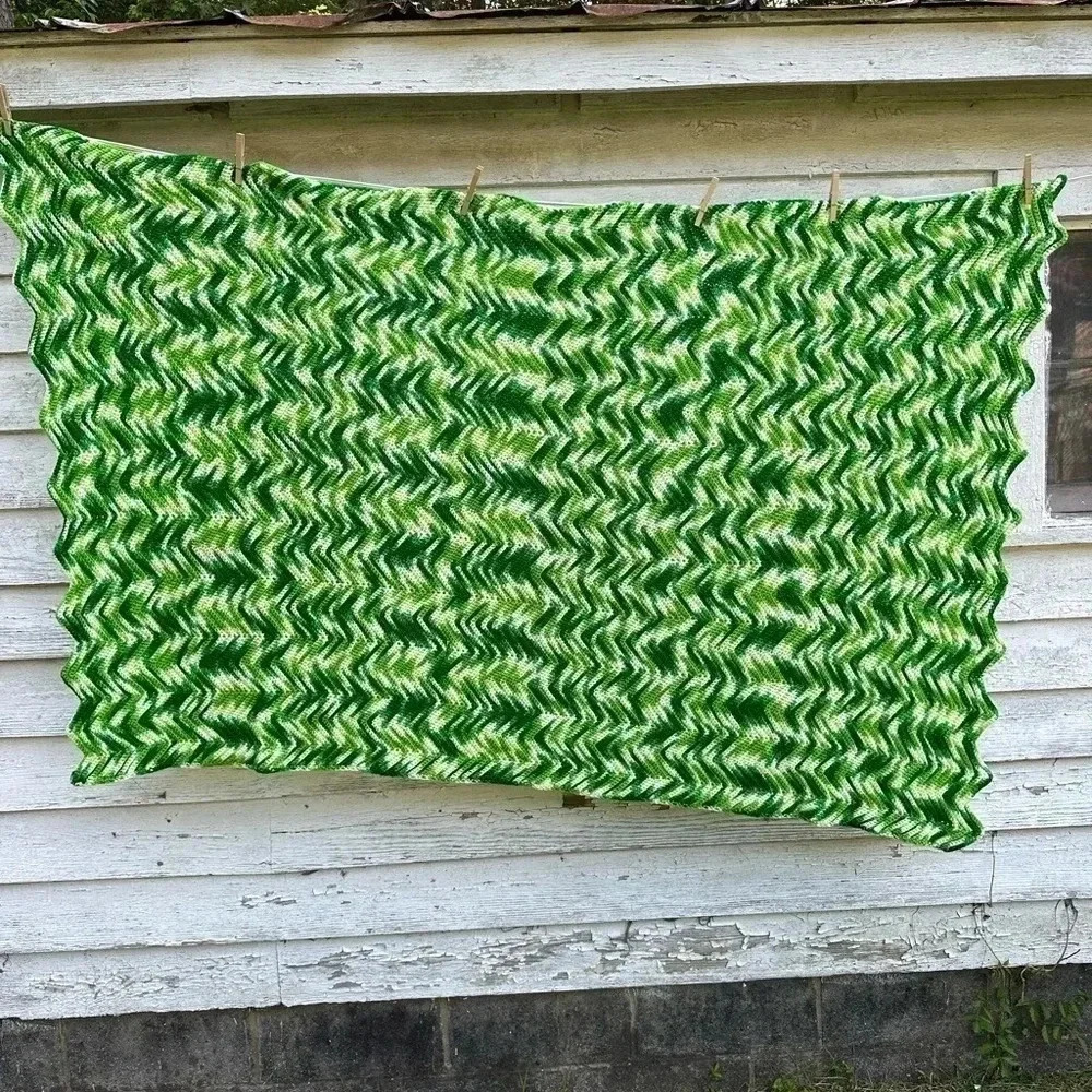 variegated‎ Green Chevron Afghan Retro Throw Crochet Grandma excellent condition